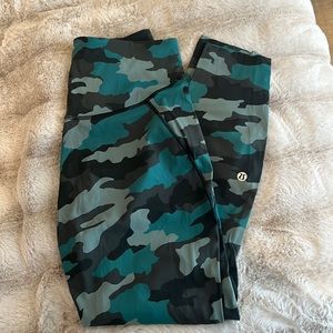 LULULEMON LEGGINGS size 6
